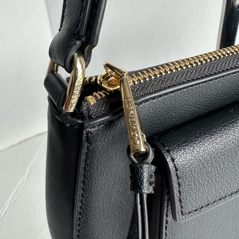 Calvin klein || Woman’s hobo purse black leather bag - Picture 9 of 16